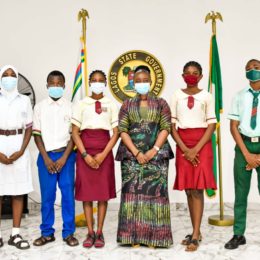 L-R: Miss Faizat Toyosi Sulaimon; Master Quadri Sulaimon; Medusa Oluwayigamika Ogun; Lagos State First Lady, Dr. Ibijoke Sanwo-Olu; Miss Temiloluwa Adelekun and Master Elijah Oyenuga during the presentation of bank drafts to beneficiaries of educational support to students sitting for West Africa Examination Council (WAEC) in the state held at Lagos House, Marina, on Monday, August 30, 2021.