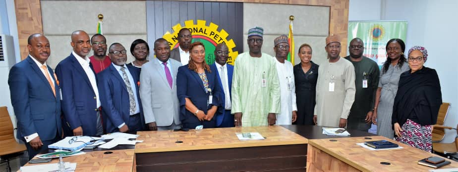 The Group Managing Director of the Nigerian National Petroleum Corporation (NNPC), Mallam Mele Kyari (middle) flanked by members of the Board of the NNPC Greenfield Refinery Limited (NGRL),