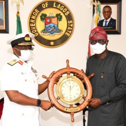 L-R: Chief of Naval Staff (CNS), Vice Admiral Awwal Gambo presents a souvenir to Lagos State Governor, Mr. Babajide Sanwo-Olu during his courtesy visit to the Governor, at Lagos House, Marina, on Tuesday, September 21, 2021.