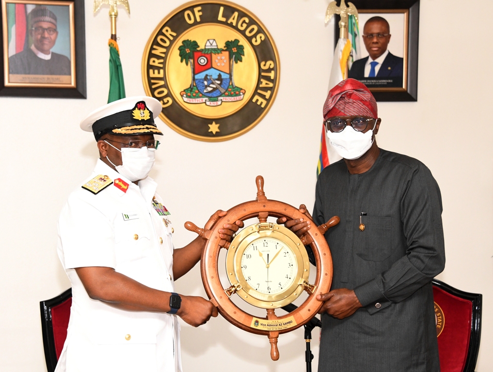 L-R: Chief of Naval Staff (CNS), Vice Admiral Awwal Gambo presents a souvenir to Lagos State Governor, Mr. Babajide Sanwo-Olu during his courtesy visit to the Governor, at Lagos House, Marina, on Tuesday, September 21, 2021.