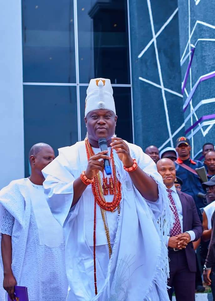 Ooni Unveils OjajaMore In Osun, Installs Streetlights For Ede, Osogbo Cities